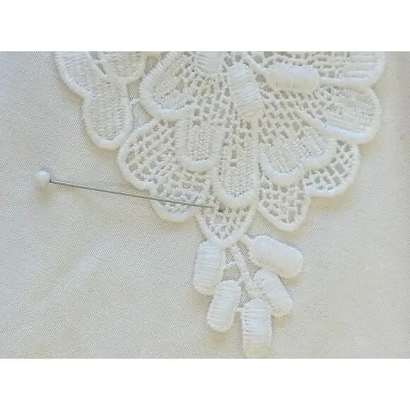 AKEMI + KIN Anthropologie Floral Embellished Women's Sz L White T-Shirt Top NWT - Picture 15 of 16